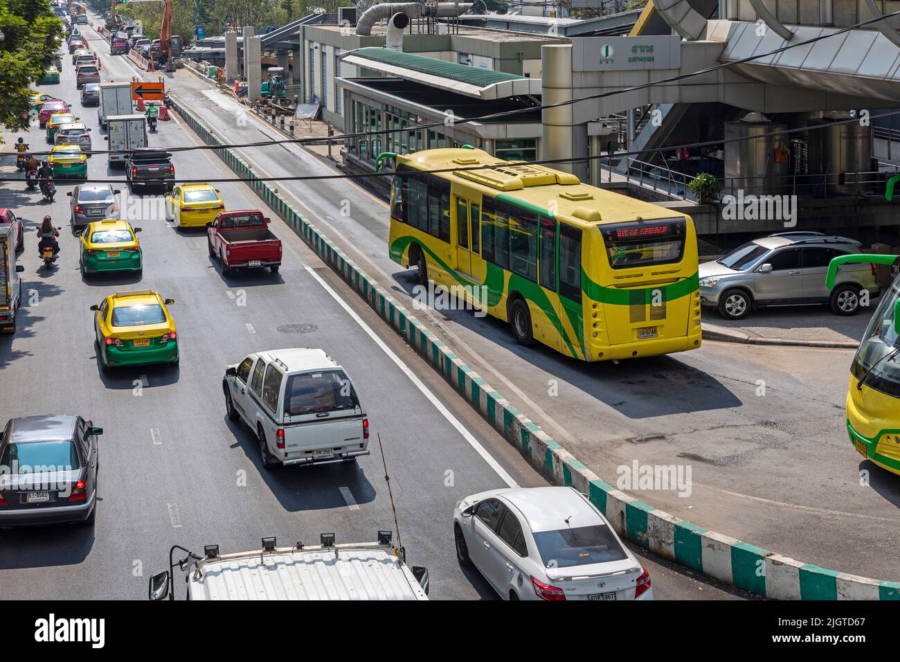 Estación terminal de autobuses de tránsito rápido, Sathorn, Bangkok, Tailandia Foto de stock