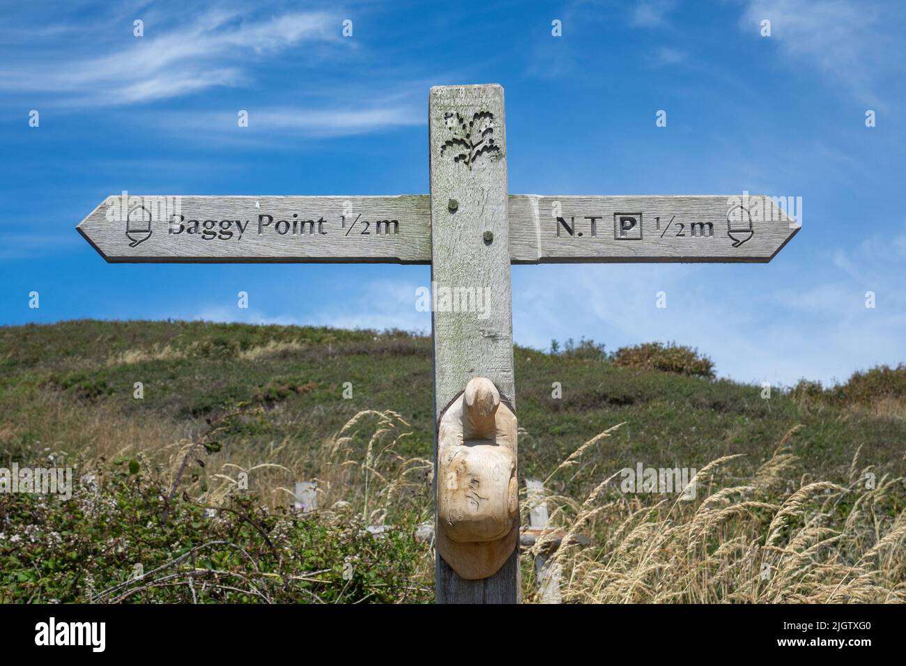 Inglaterra, Devon, Baggy Point, señal a lo largo de la ruta costera Foto de stock