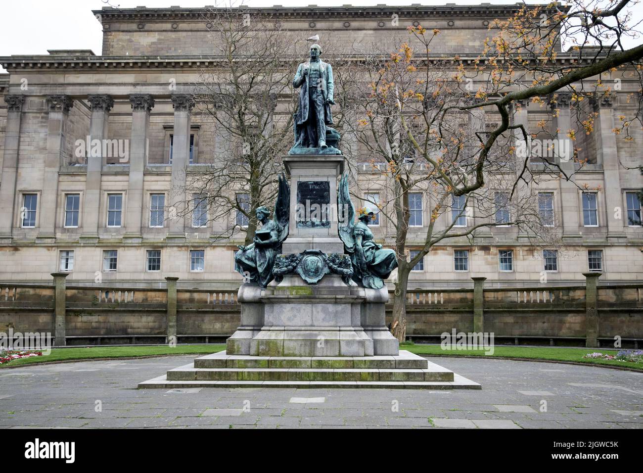 Ex primer ministro william gladstone Monumento Nació en Liverpool St Johns Gardens liverpool inglaterra reino unido Foto de stock