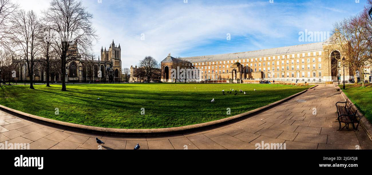 Catedral de Bristol y College Green Foto de stock