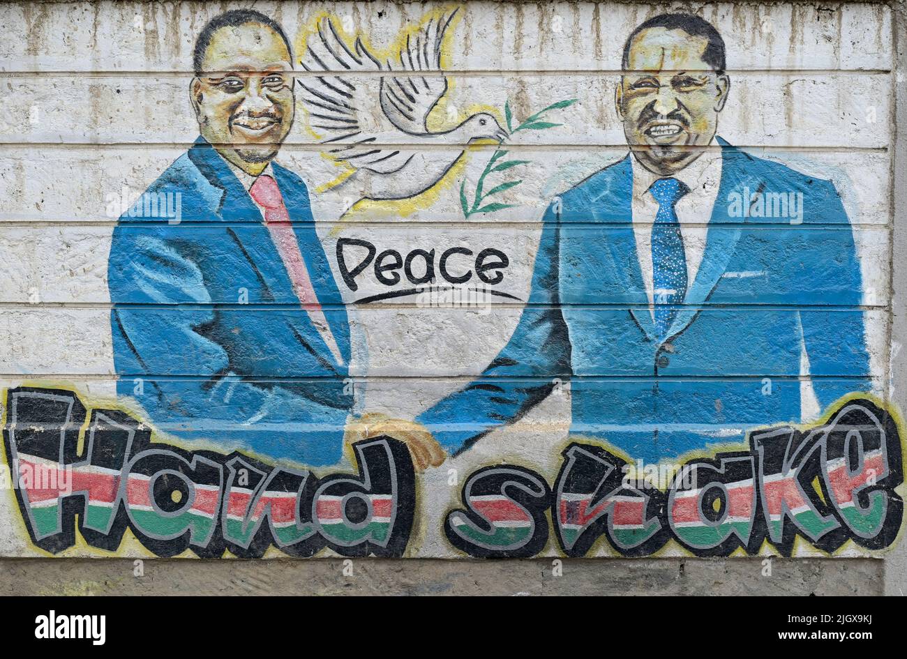 KENIA, Nairobi, elección 2022, pintura mural con los principales candidatos Raila Amollo Odinga del partido ODM Movimiento Democrático Naranja y William Samoei Arap Ruto del partido UDA, Alianza Democrática Unida, llamado a la paz, apretón de manos simbólico Foto de stock