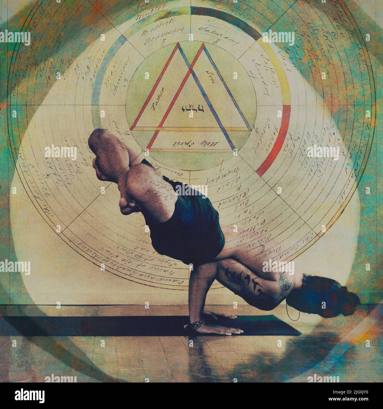 Hombre practicando yoga en un equilibrio de brazos avanzado. Ilustración basada en fotos con mandala gnóstica de época. Foto de stock