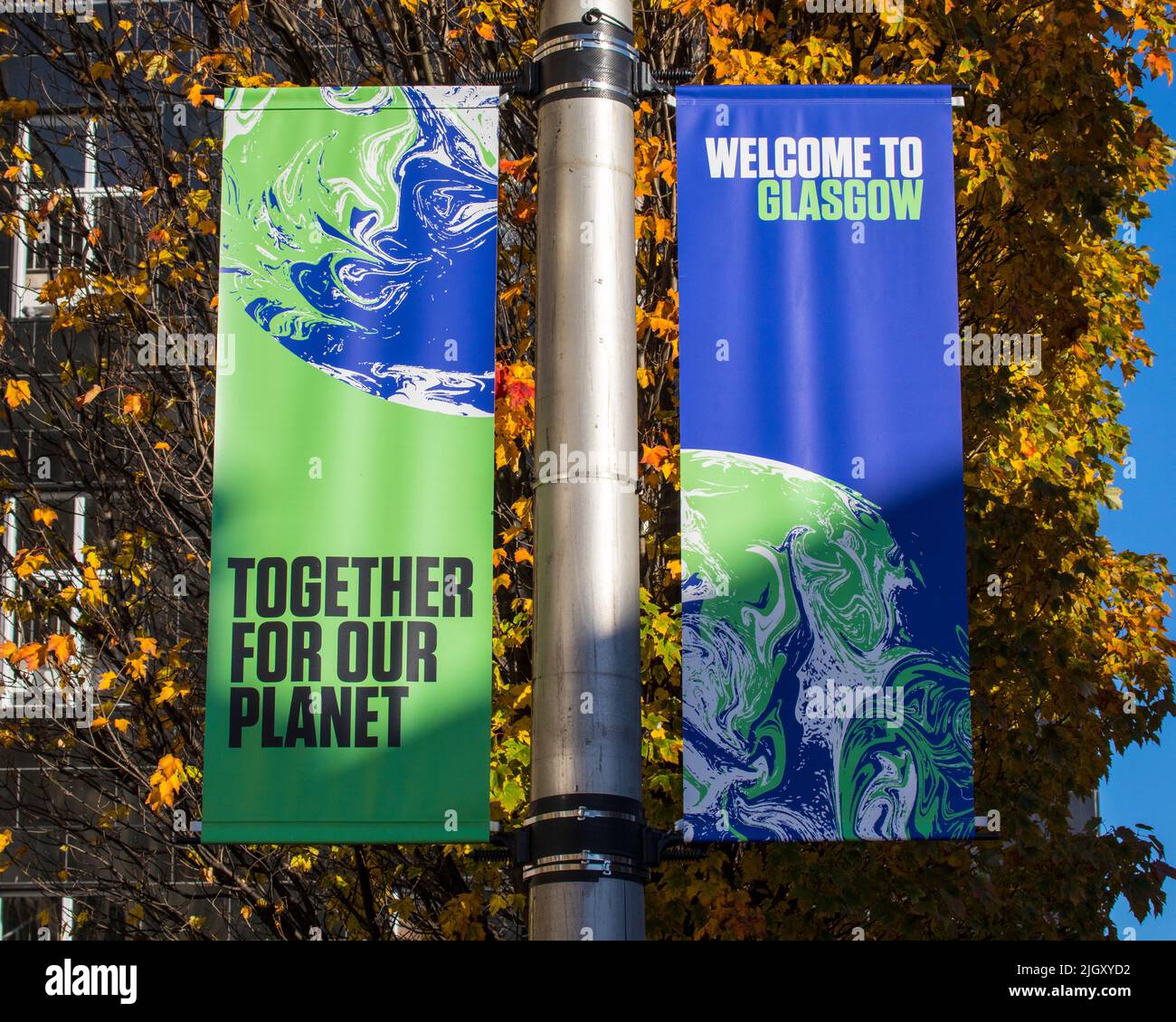 Glasgow, Escocia - Octubre 15th 2021: Un cartel que da la bienvenida a los visitantes de la ciudad de Glasgow en Escocia, coincidiendo con la Conferencia de las Naciones Unidas sobre el Cambio Climático Foto de stock