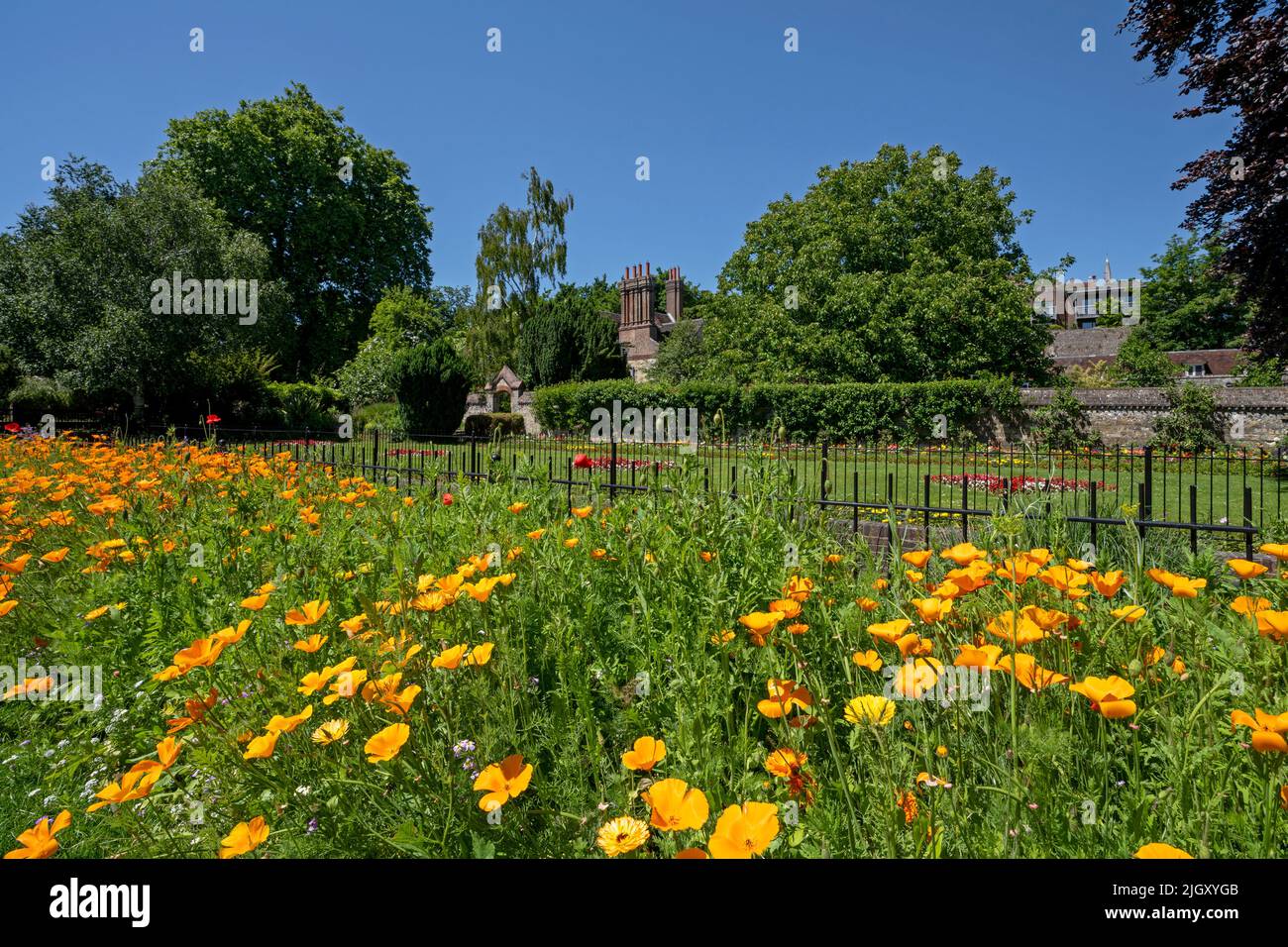 The Flower Gardens and Manor en Southover Grange, Lewes, East Sussex, Reino Unido Foto de stock
