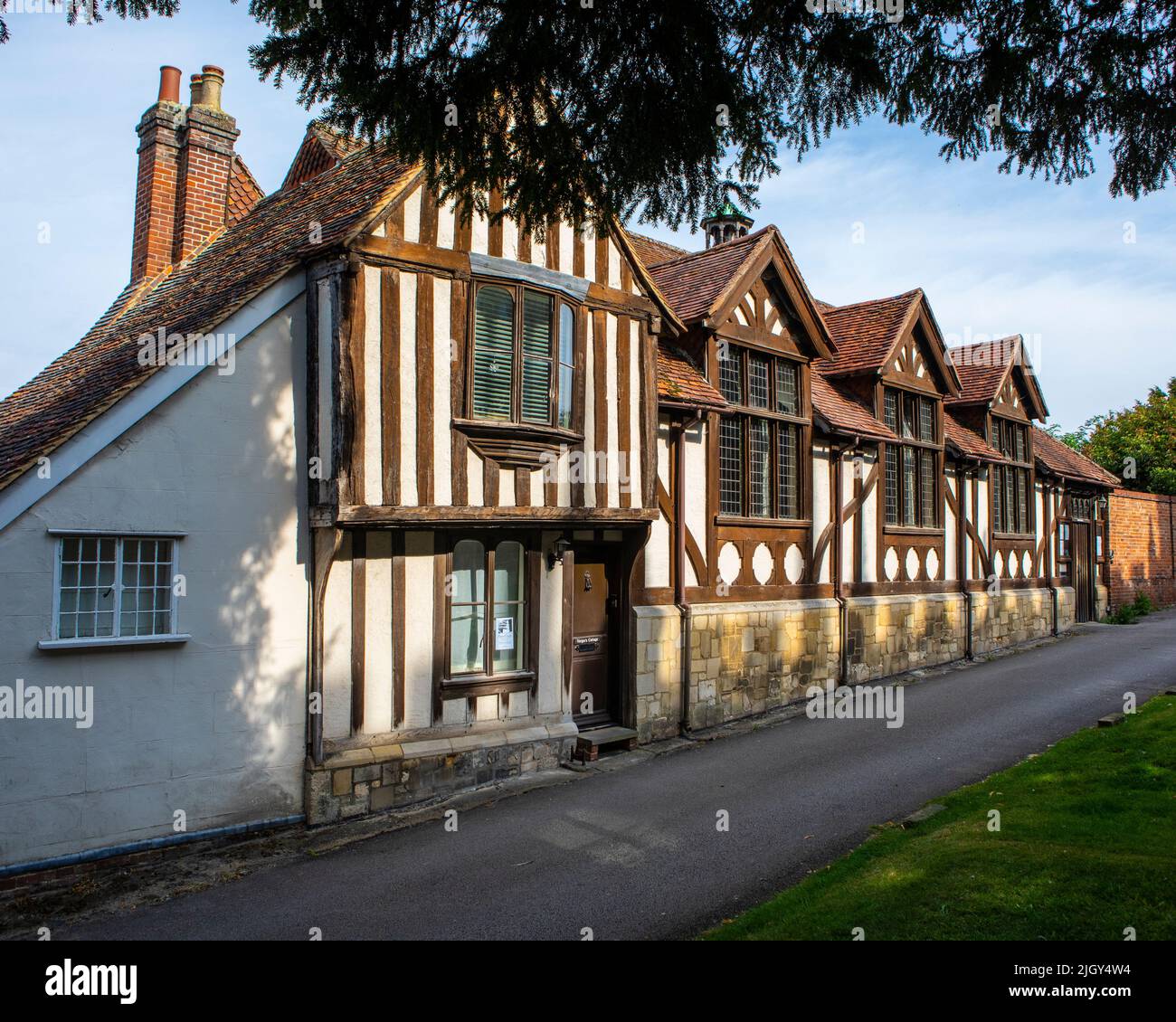 Essex, Reino Unido - Septiembre de 6th 2021: Edificios con entramado de madera en la histórica ciudad de Saffron Walden en Essex, Reino Unido. Foto de stock