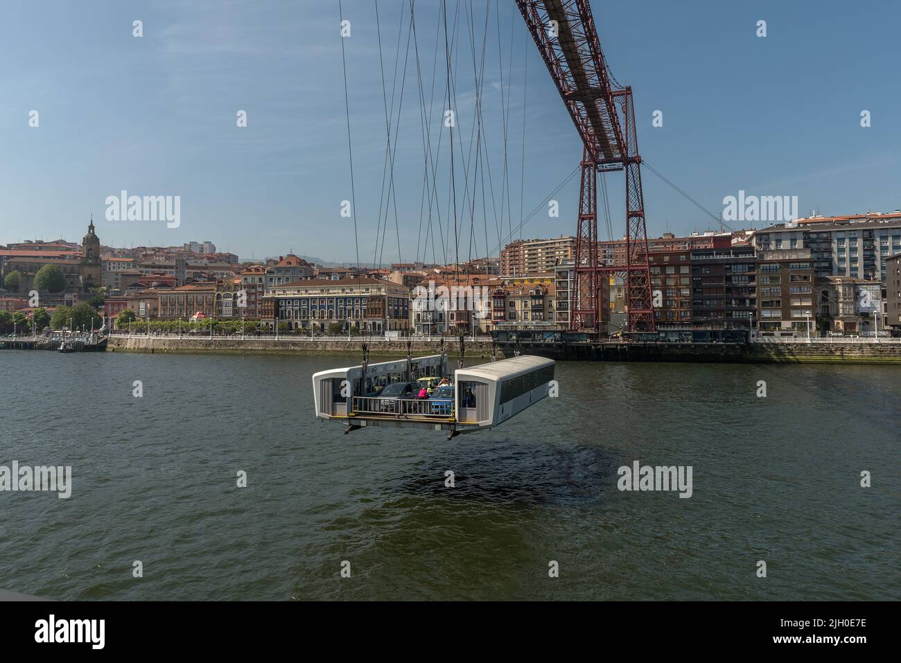 Vista del puente transportador de Vizcaya entre Portugalete y Getxo, España Foto de stock