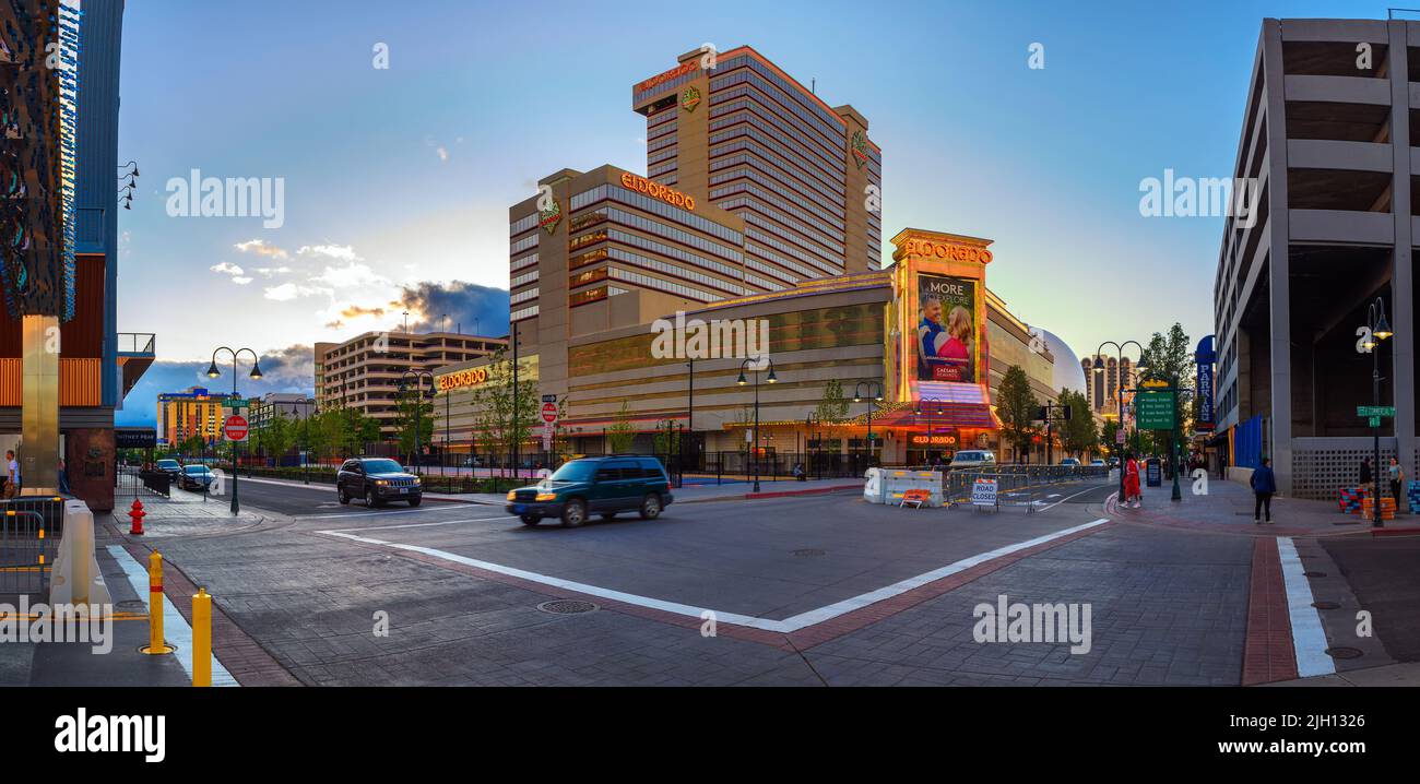 Eldorado hotel y casino al atardecer en el centro de Reno, Nevada Foto de stock