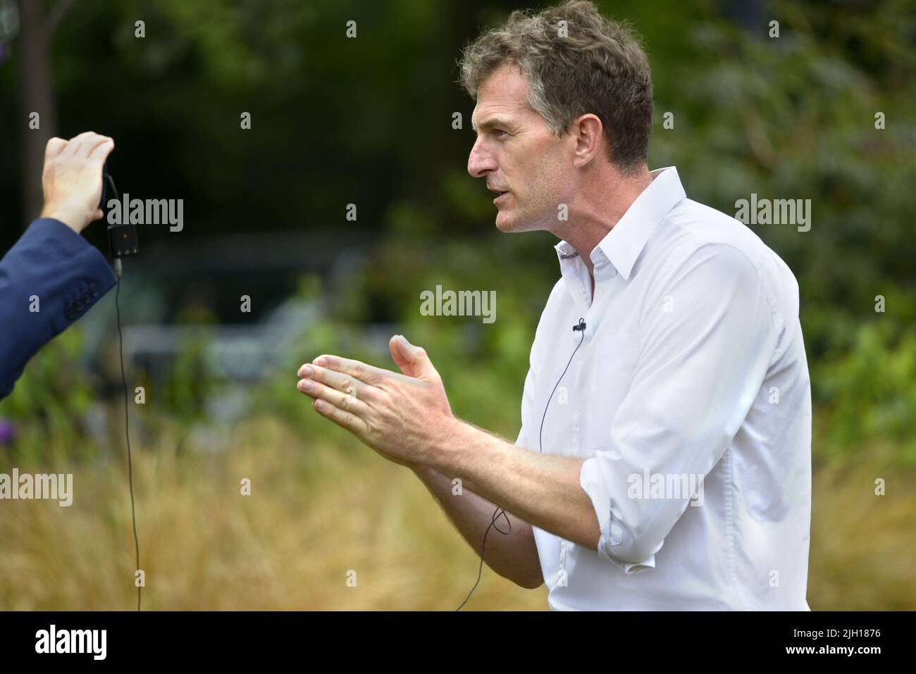 Dan Snow, presentador de televisión, en College Green, Westminster, Londres, 6th de julio de 2022 Foto de stock