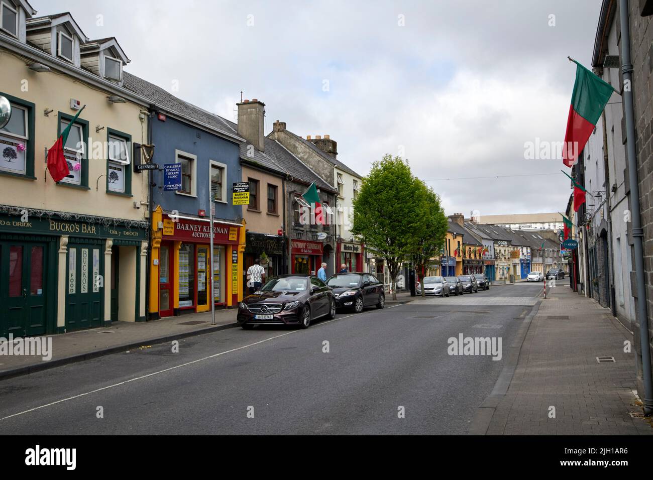 Linenhall calle Castlebar condado mayo república de irlanda Foto de stock
