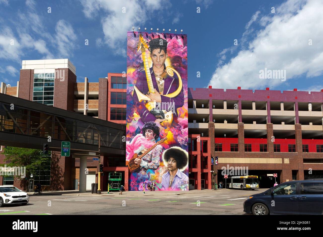 Mural a gran escala de cantante, compositor, músico, productor musical, bailarín, Y actor Prince en el centro de Minneapolis, Minnesota. Foto de stock
