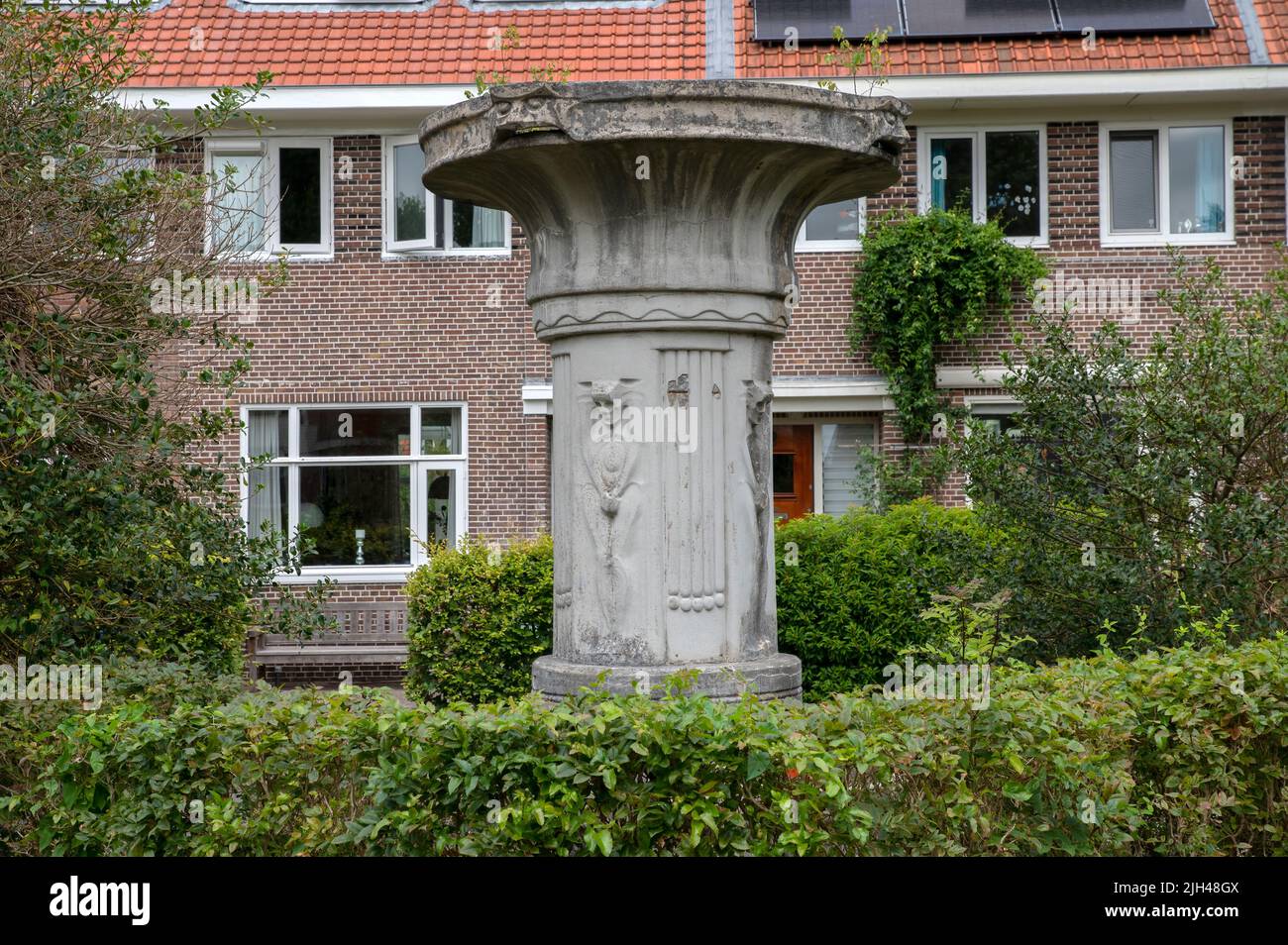 Estatua Zuil conoció a Bloembak en Amstelveen Países Bajos 11-7-2022z  Fotografía de stock - Alamy