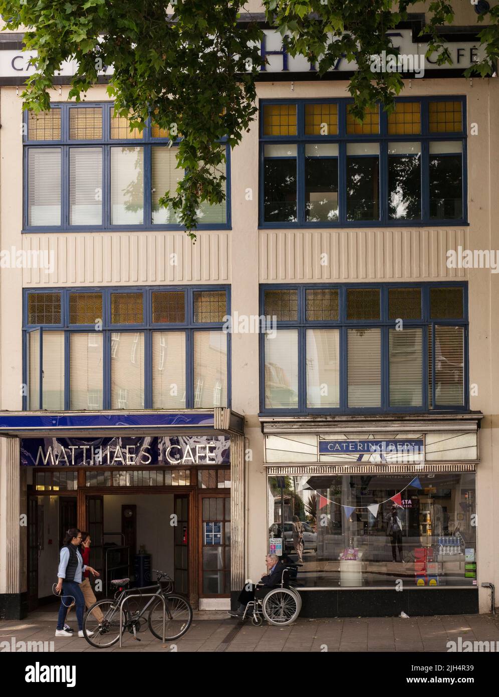 Matthiae's Caf and Bakery, 76-84 Kew Road, Londres, Reino Unido; una panadería y cafetería Art Deco que data de 1920; listado de Grado II Foto de stock