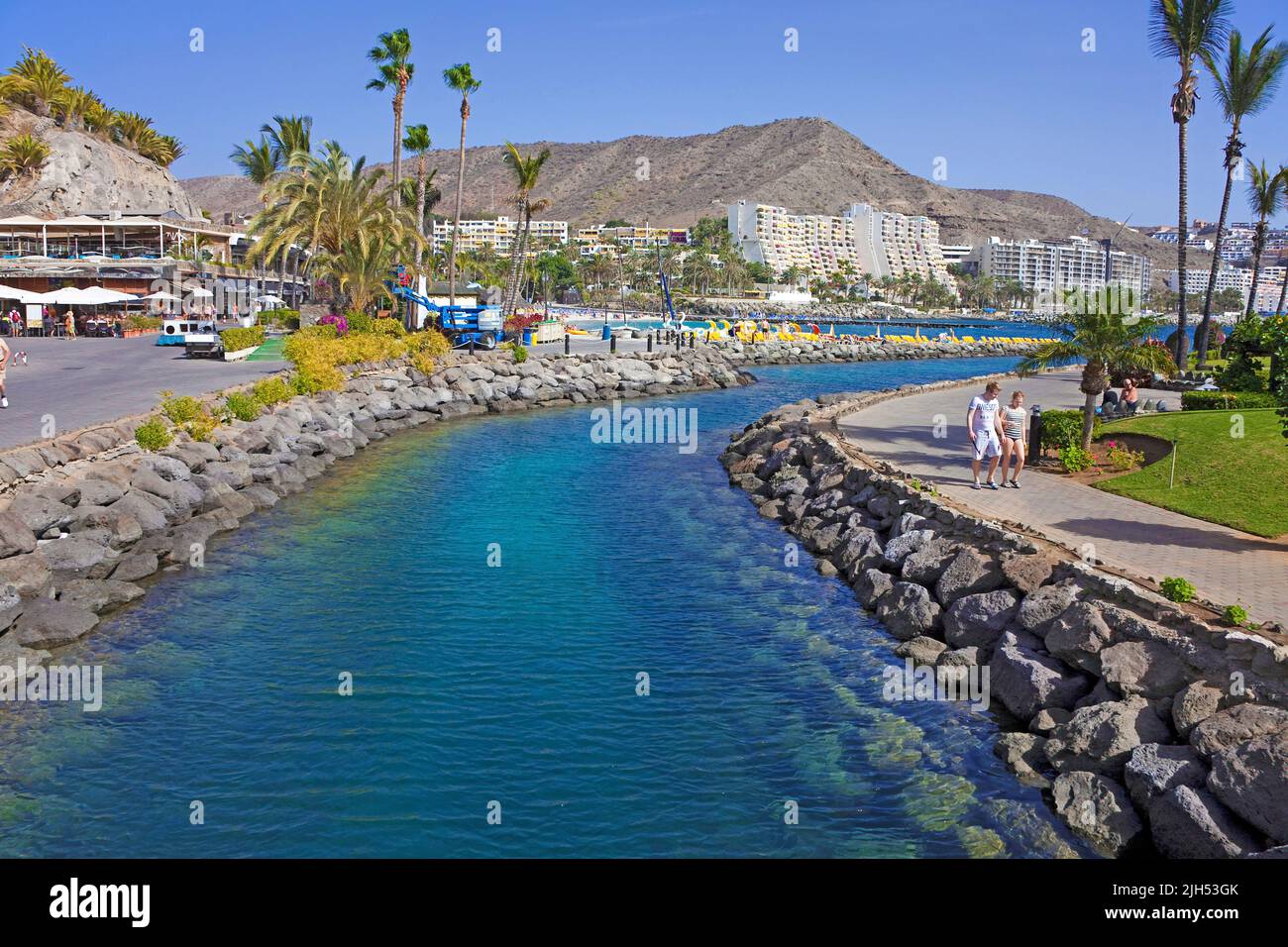 Kuenstlicher Kanal an der Playa de la Verga, Anfi del Mar , Arguineguin, Gran Canaria, KANARISCHE INSELN, Español, Europa | Canal artificial en el juego Foto de stock