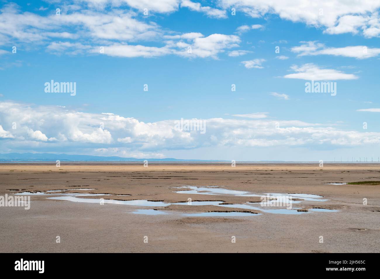 Playa de Mersehead en verano con marea baja. Mersehead, Dumfries y Galloway, Escocia Foto de stock