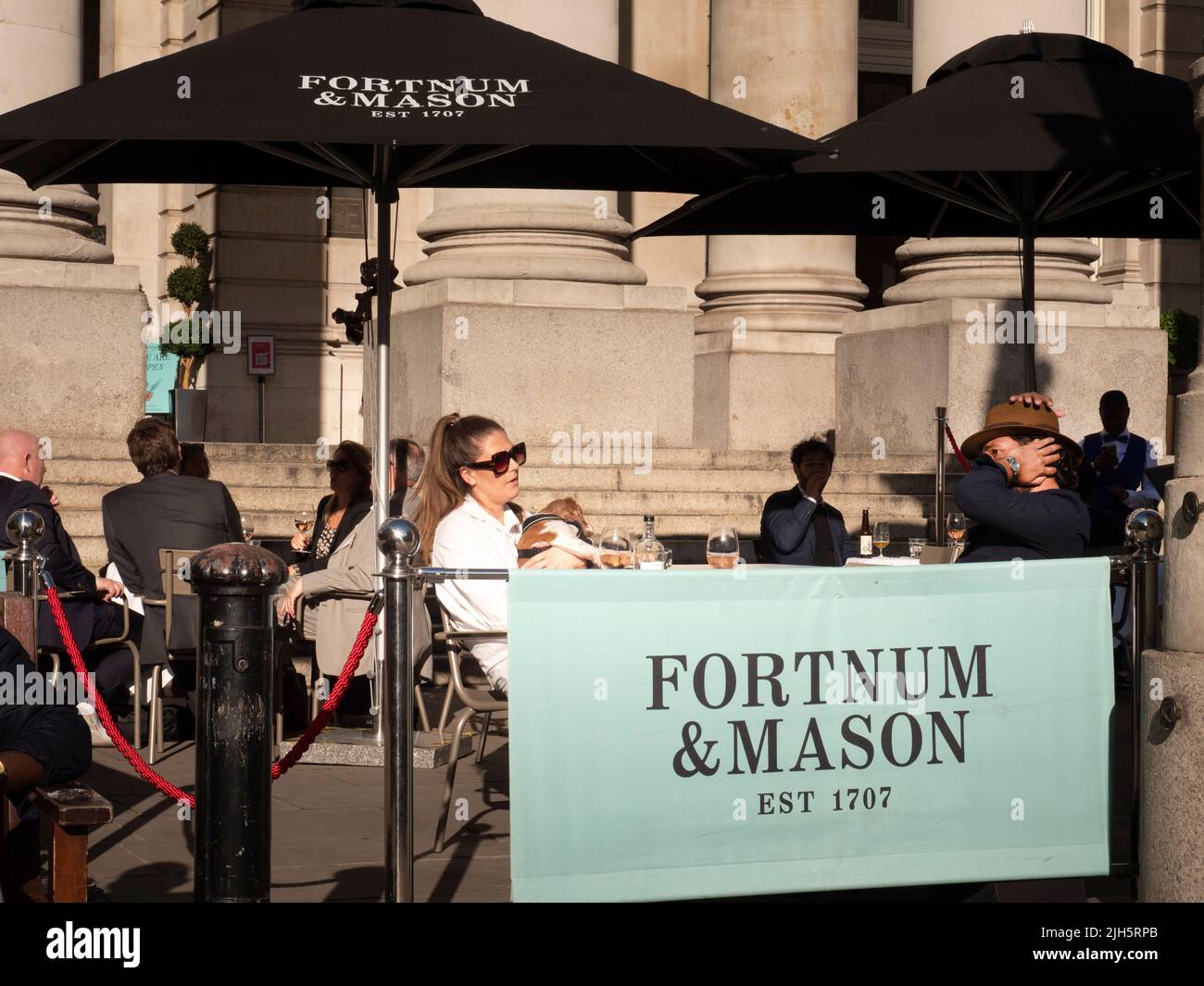 Fortnum and Mason al aire libre Comedor al aire libre Londres Foto de stock