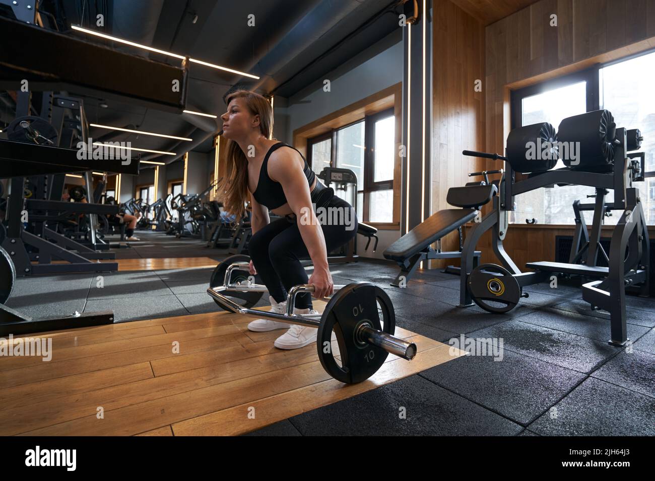 Trap bar deadlift fotografías e imágenes de alta resolución - Alamy