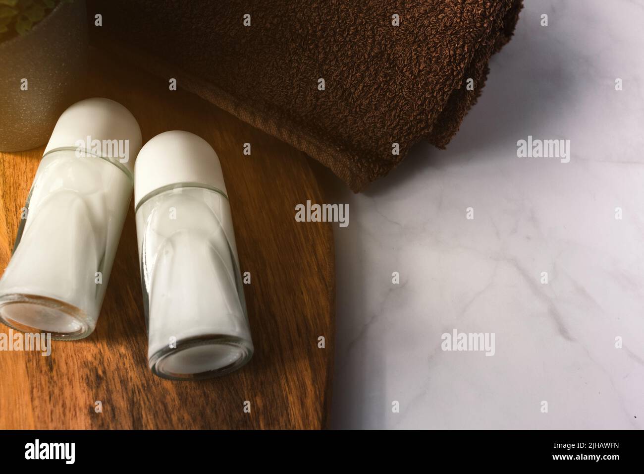 Desodorantes fotografías e imágenes de alta resolución - Página 2 - Alamy