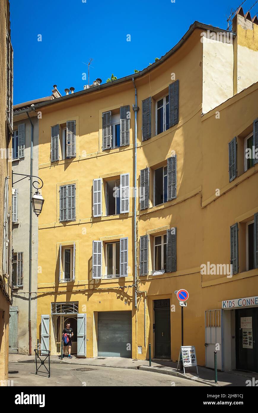 AIX-en-Provence, Francia, 2022 de mayo, vista de una calle en la Provenza Foto de stock