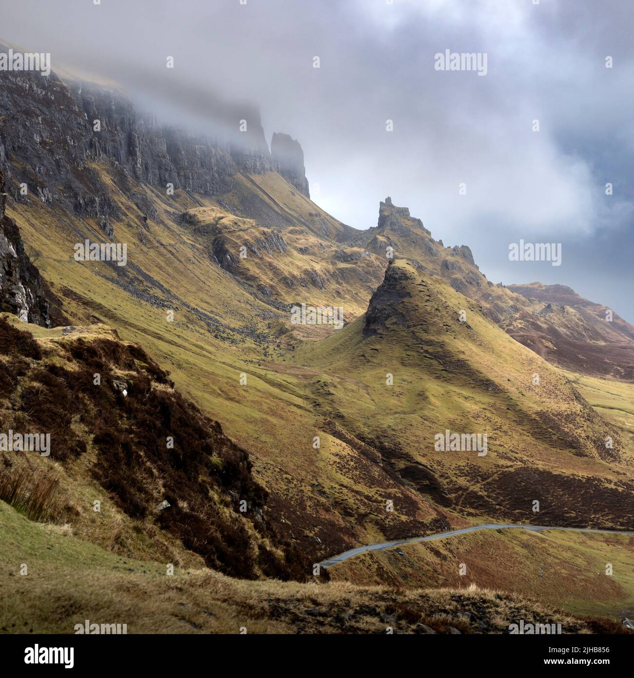 El Quiraing, (Cuith-Raiing), cara oriental de Meall na Suiramach, Trotternish, Isla de Skye, Escocia Foto de stock