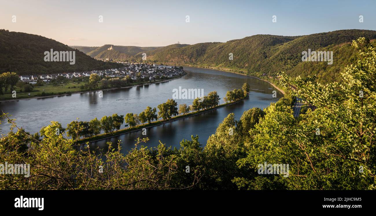 Vista del valle del Rin desde la zona de picnic de Rosenlay en la ruta de senderismo de Rheinsteig Foto de stock
