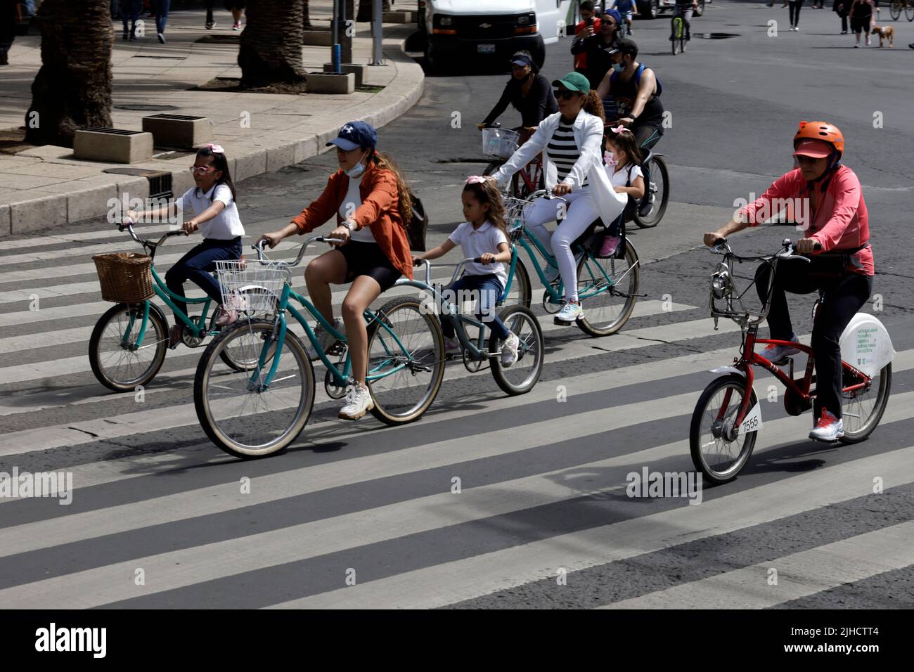 Ciudad de México, Ciudad de México, México. 17th de julio de 2022. 17 de  julio de 2022, Ciudad de México, México: Personas se unen a un paseo en  bicicleta como parte del