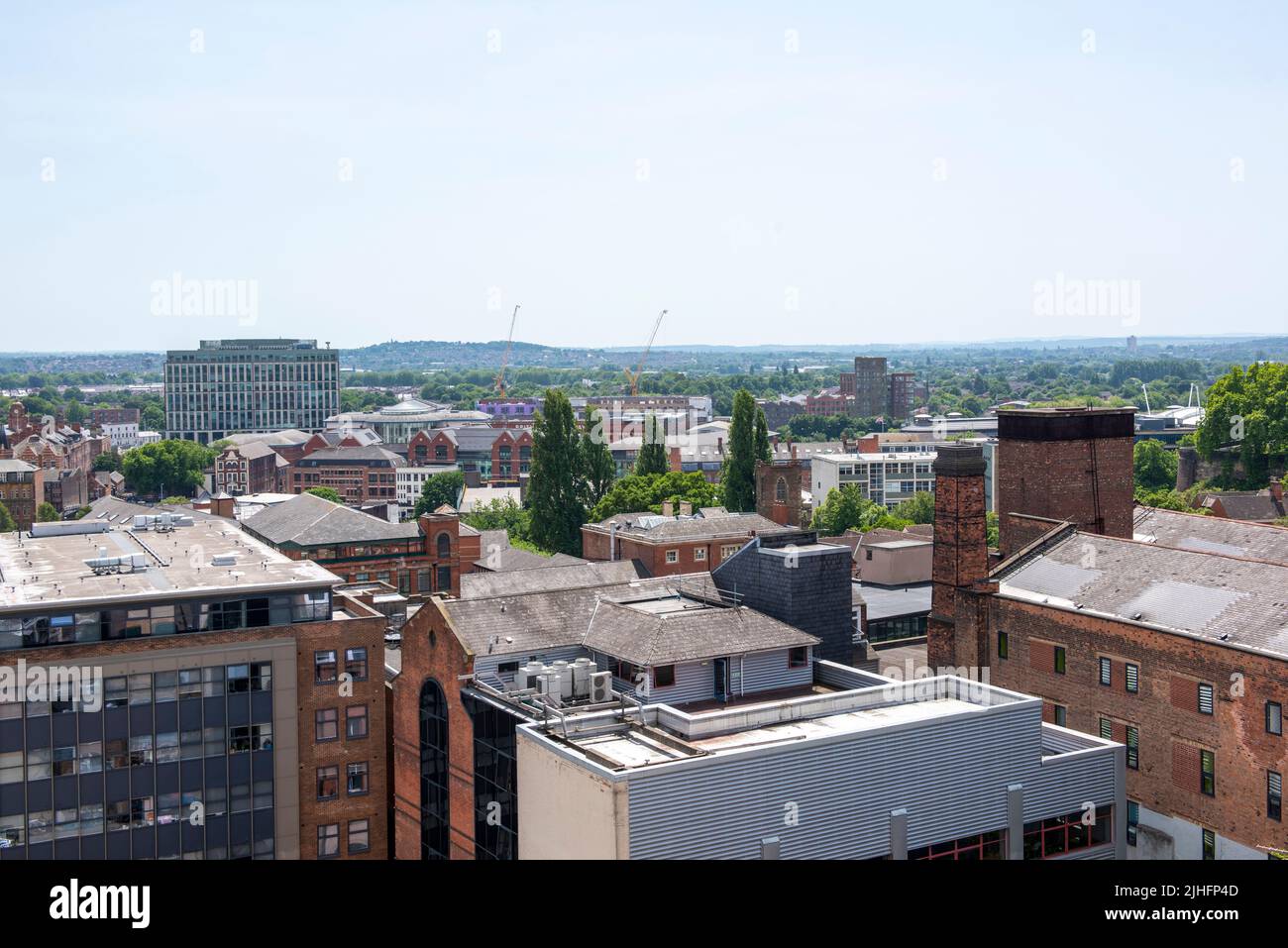 Mirando hacia el sur de la ciudad desde el tejado del edificio Pearl Assurance en Nottingham, Nottinghamshire, Inglaterra, Reino Unido Foto de stock