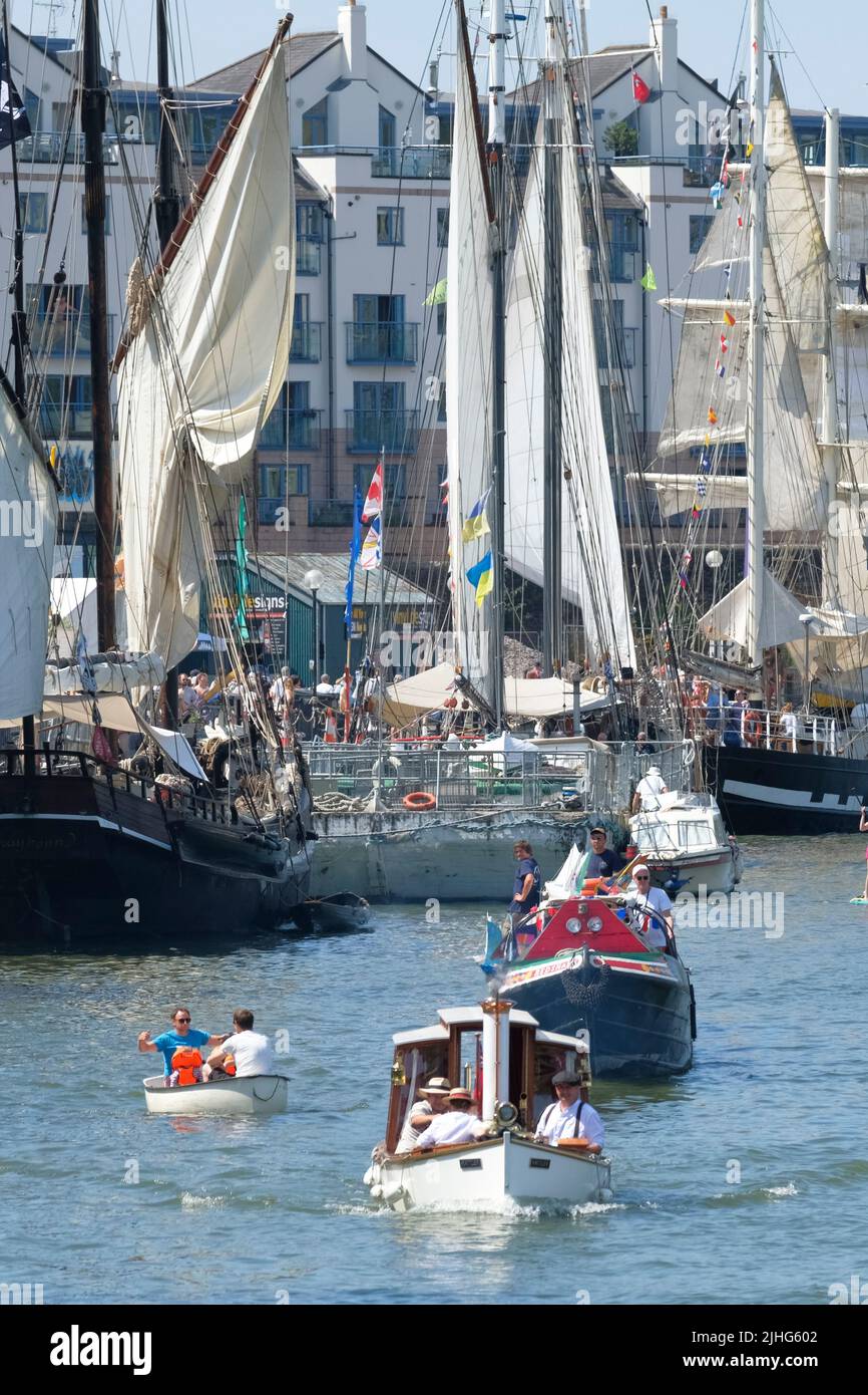 Barcos en el festival del puerto de Bristol Foto de stock