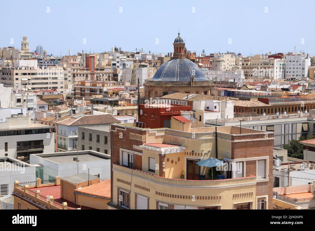 Vista desde Torres de Quart sobre el barrio medieval de El Carmen en el casco antiguo de Valencia, en España, Europa Foto de stock