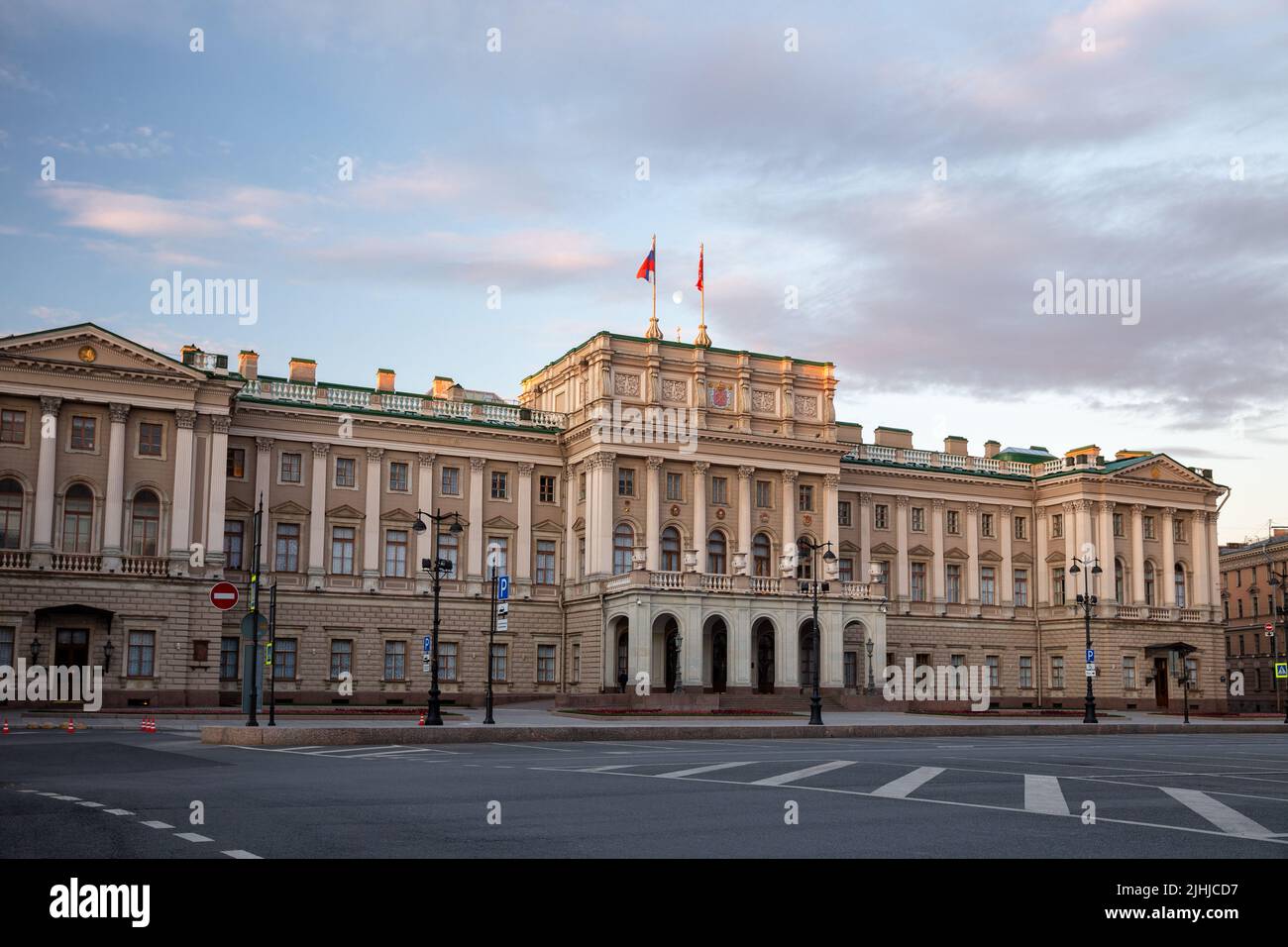 Palacio Mariinsky (Asamblea Legislativa de San Petersburgo) en la plaza de San Isaac en San Petersburgo, Rusia Foto de stock
