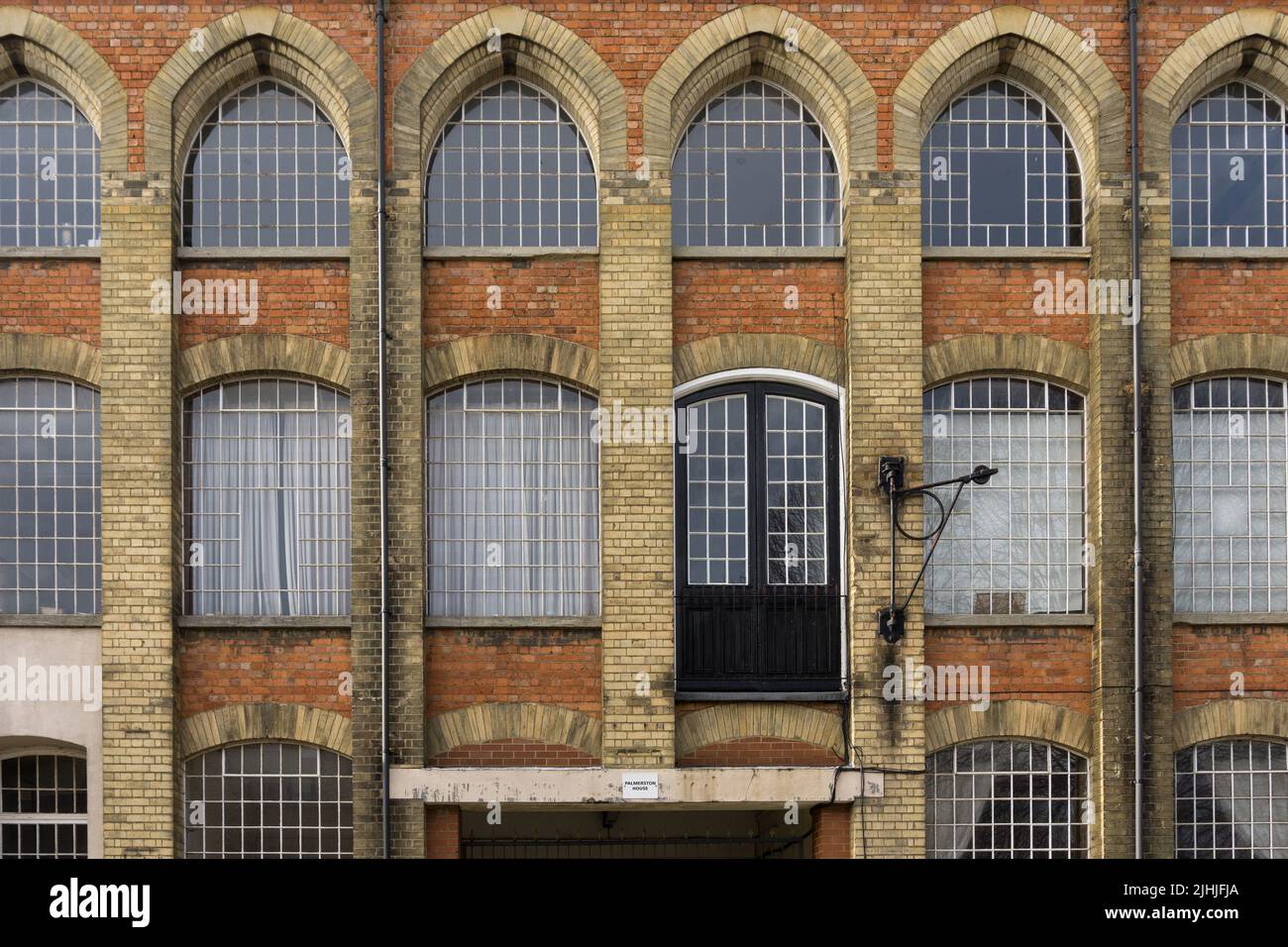 Fachada de Palmerston House, Northampton, Reino Unido, una antigua fábrica de zapatos convertida ahora en pisos y apartamentos. Concepto de reutilización, reutilización, Foto de stock