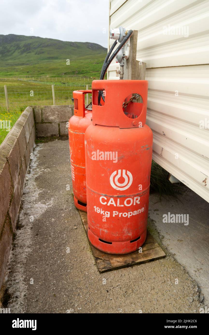 Instalación de botellas o botellas de gas 19kg gemelas, propano Calor para calefacción y suministro de agua caliente a una caravana o remolque, Escocia, Reino Unido Foto de stock