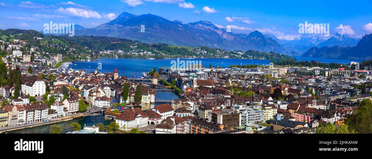 Ciudad más bella y romántica y destino turístico de Suiza - Luzerne. Paisaje urbano panorámico Foto de stock