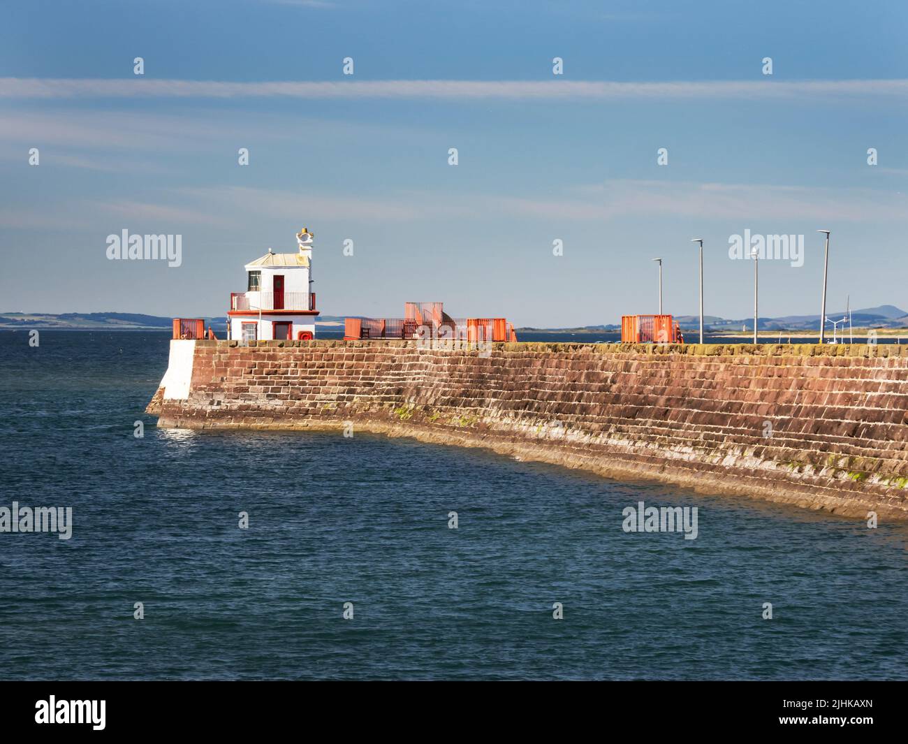 La muralla del puerto en Arbroath, en el NE de Escocia, Reino Unido. Foto de stock