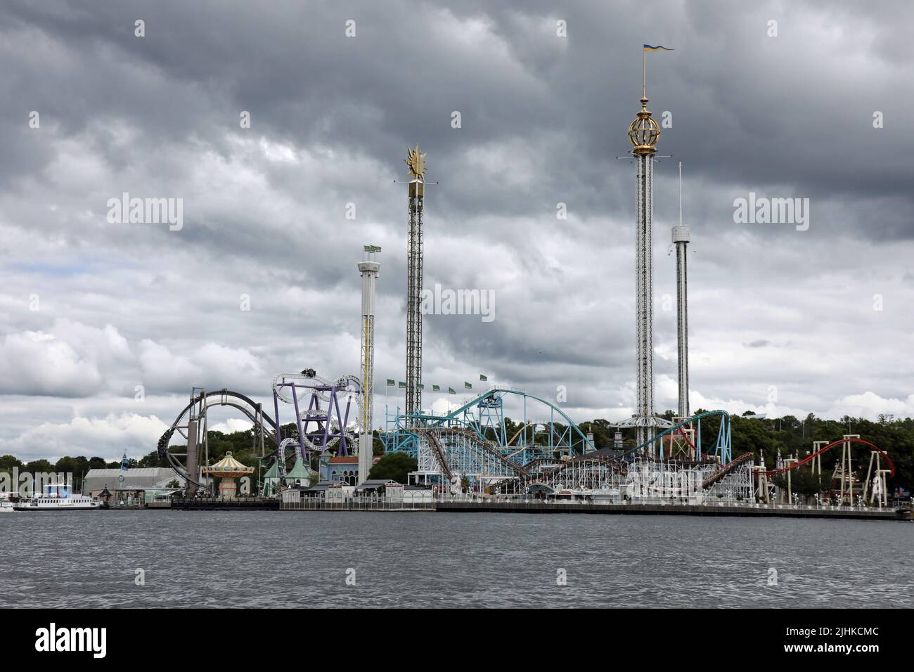 Vista del parque de atracciones Grona Lund en la isla Djurgarden en Estocolmo Foto de stock