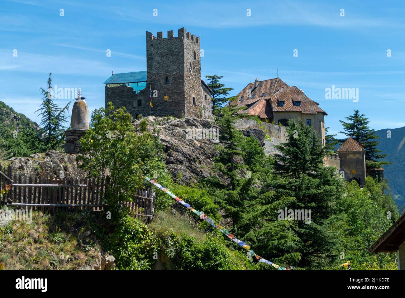 Castillo Juval, residencia de verano y museo del montañero Reinhold Messner, Naturns, Tirol del Sur, Italia. Foto de stock