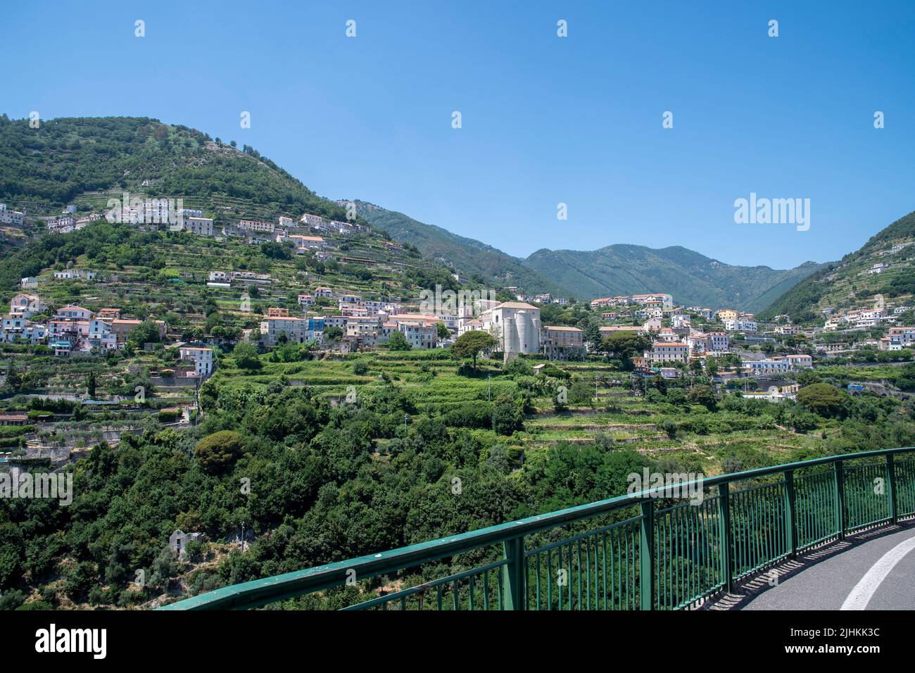 Vistas de la hermosa ciudad de Ravello en la costa de Amalfi, Italia. Foto de stock