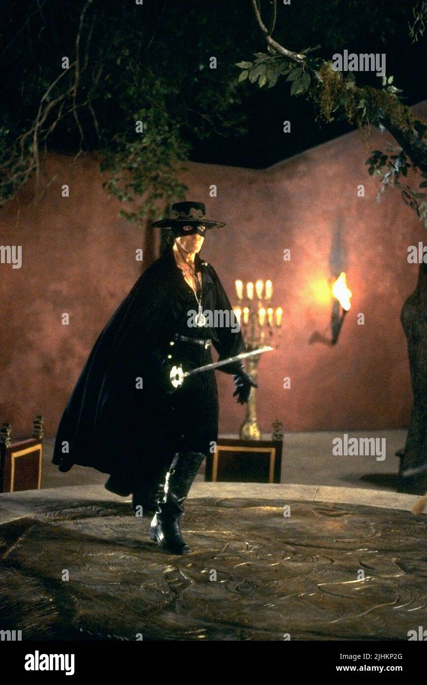 La máscara de zorro antonio banderas fotografías e imágenes de alta  resolución - Alamy