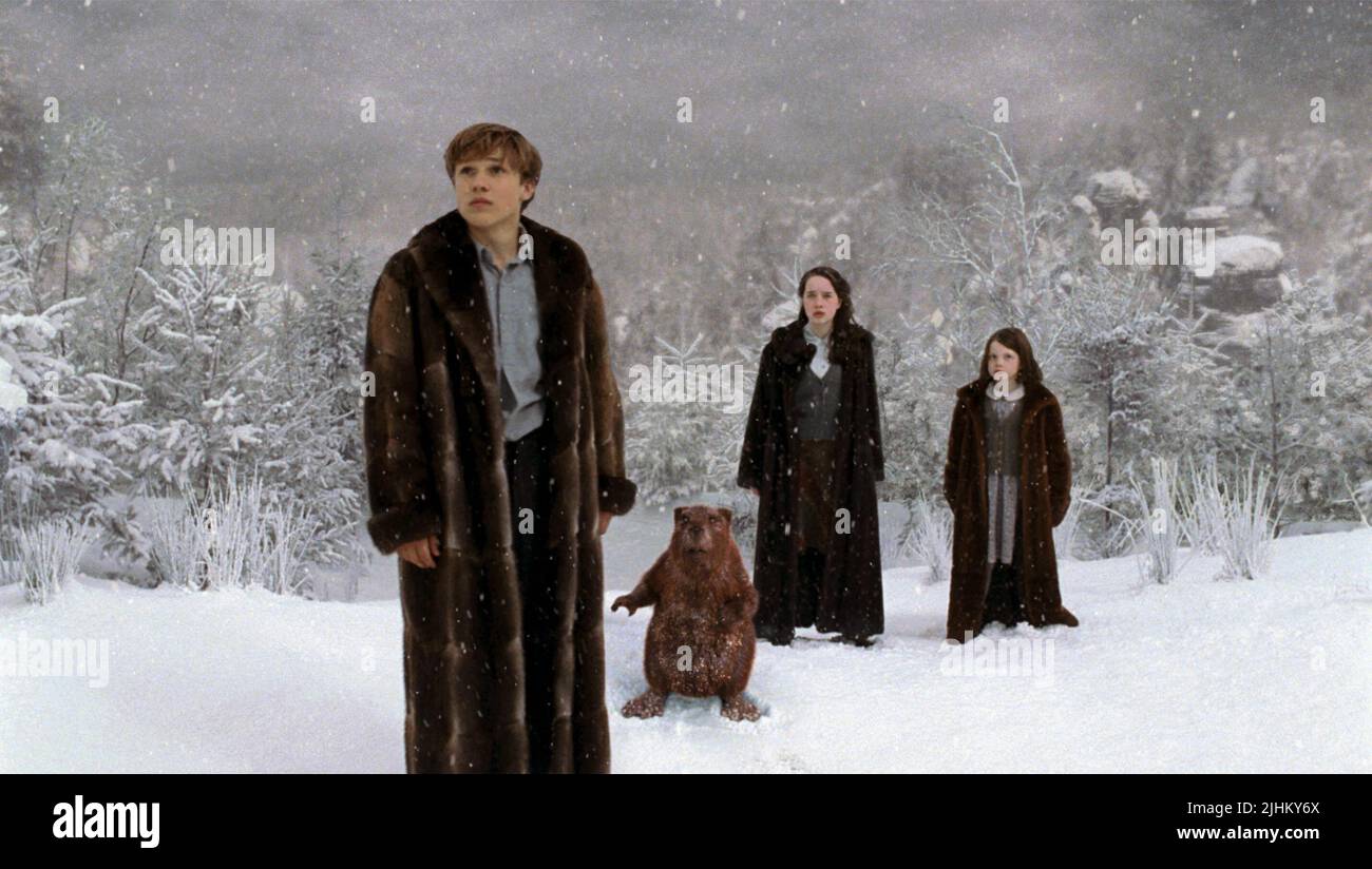 WILLIAM MOSELEY, castores, Anna Popplewell, Georgie Henley, LAS CRÓNICAS DE NARNIA: EL LEÓN, LA BRUJA Y EL ARMARIO, 2005 Foto de stock