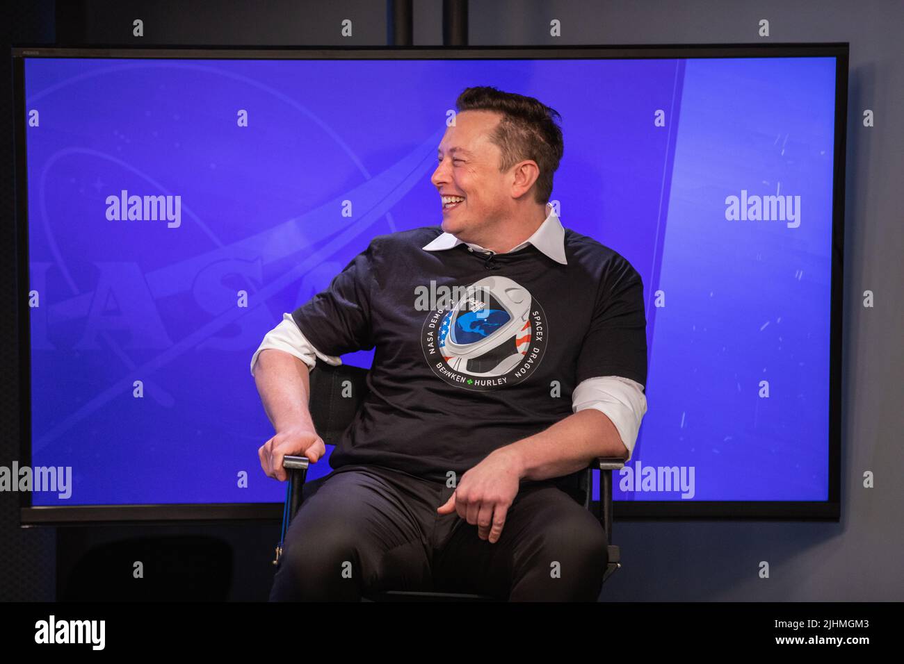 Elon Musk, CEO y diseñador principal, SpaceX, participa en una conferencia de prensa post-lanzamiento para la misión NASA SpaceX Crew Demo-2 en el Centro Espacial Kennedy, el 30 de mayo de 2020, en Cabo Cañaveral, Florida. Foto de stock
