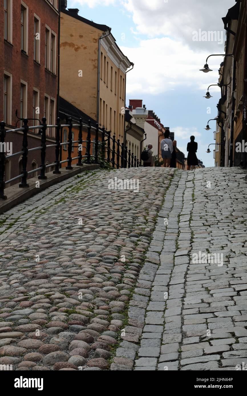Calle adoquinada en la isla Sodermalm de Estocolmo Foto de stock
