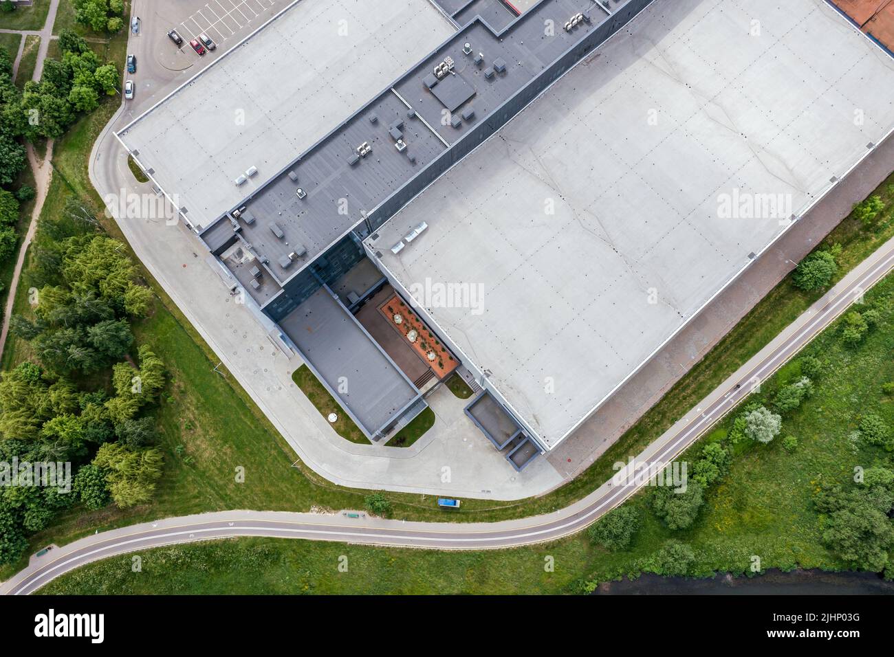 vista aérea del almacén de mercancías. centro logístico en zona industrial desde arriba. Foto de stock
