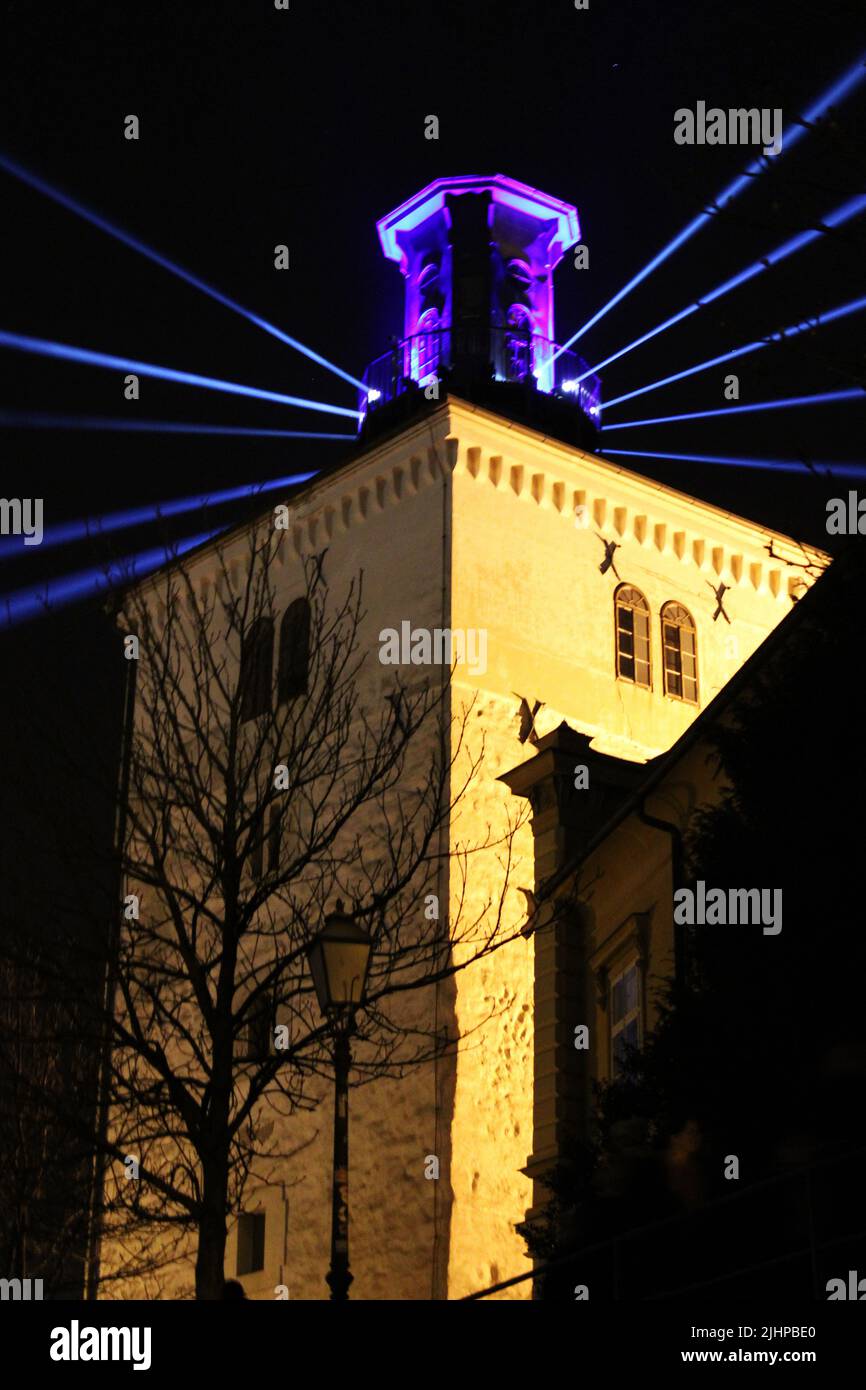Lugares de interés famosos, Lotrsak torre, Festival de Luces 2022., Ciudad Alta, Zagreb, Croacia Foto de stock