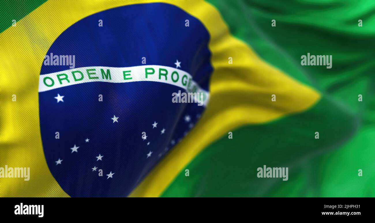 Vista de cerca de la bandera nacional de Brasil ondeando en el viento