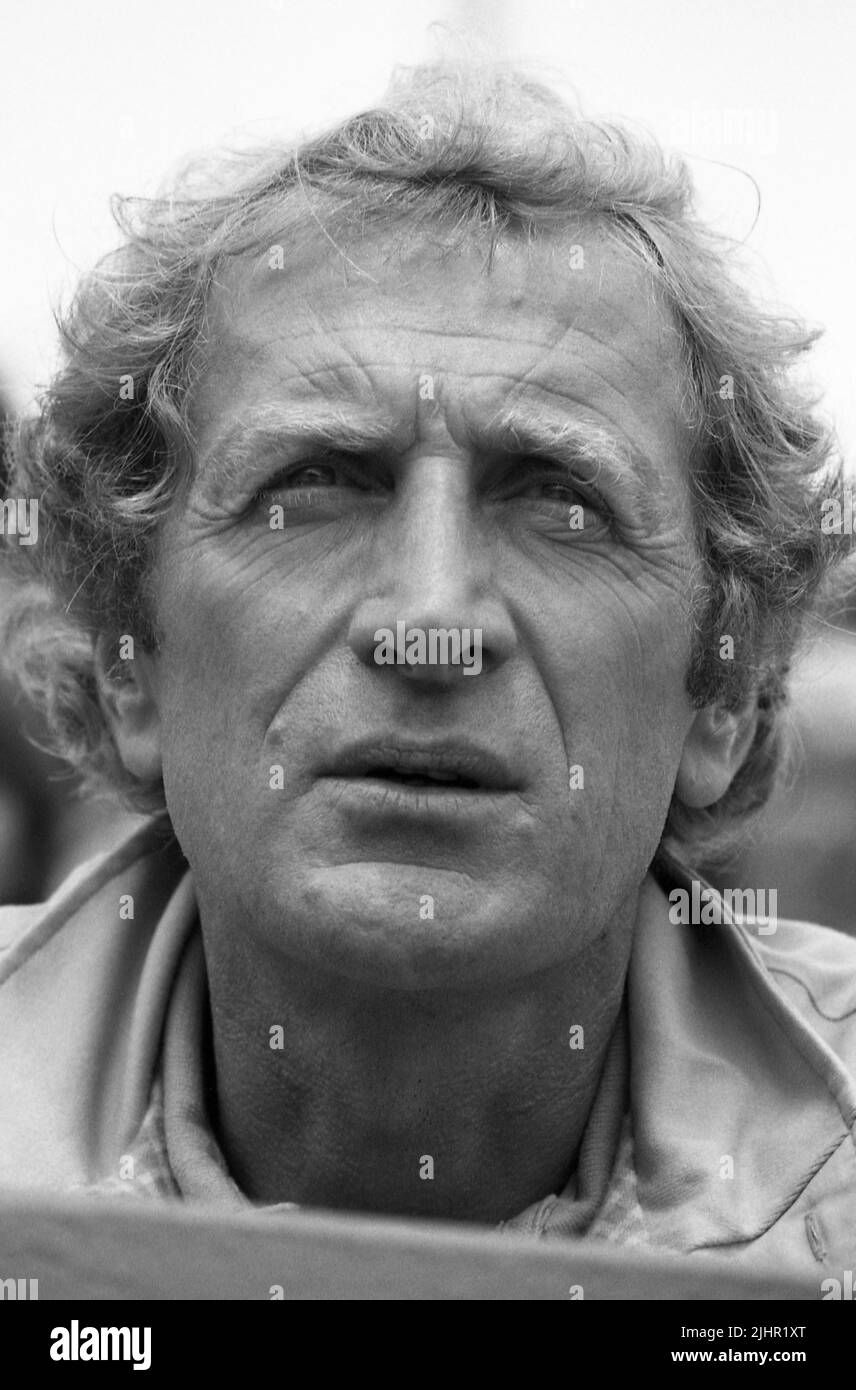 El ex tenista y entrenador francés Jean-Paul Loth, en las gradas del Abierto de Francia (torneo Roland Garros). 1980s (fecha exacta desconocida) Foto de stock