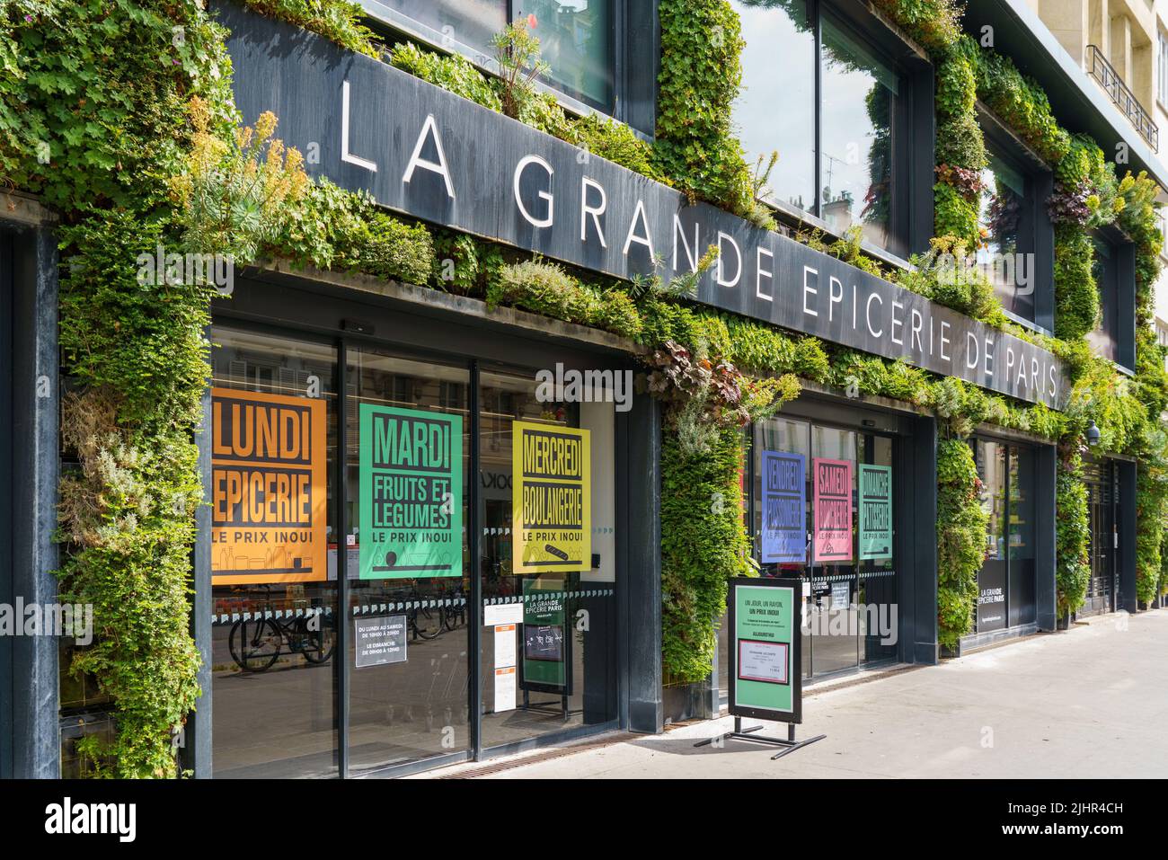 La grande epiceries de Paris - Rive droite 16eme News Photo - Getty Images