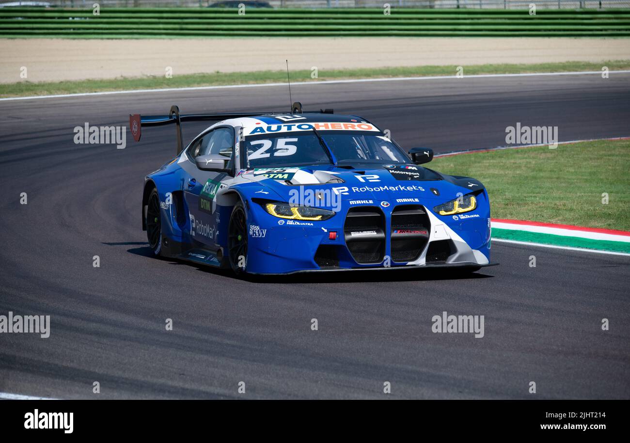 BMW M4 GT carreras súper auto acción rápida en pista de asfalto. Imola, Italia, junio de 18 2022. DTM Foto de stock