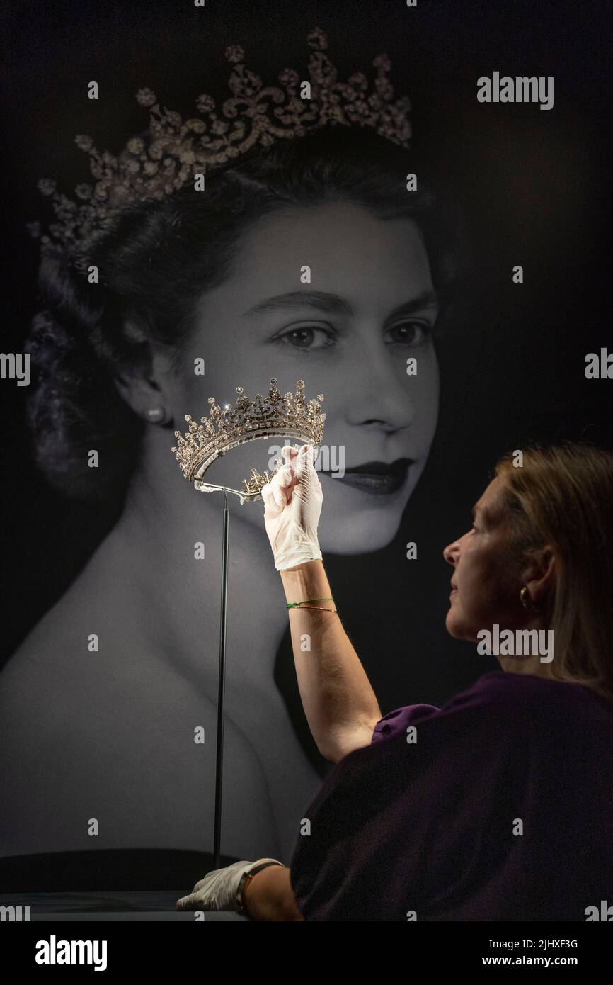 Girls of great britain and ireland tiara fotografías e imágenes de alta  resolución - Alamy
