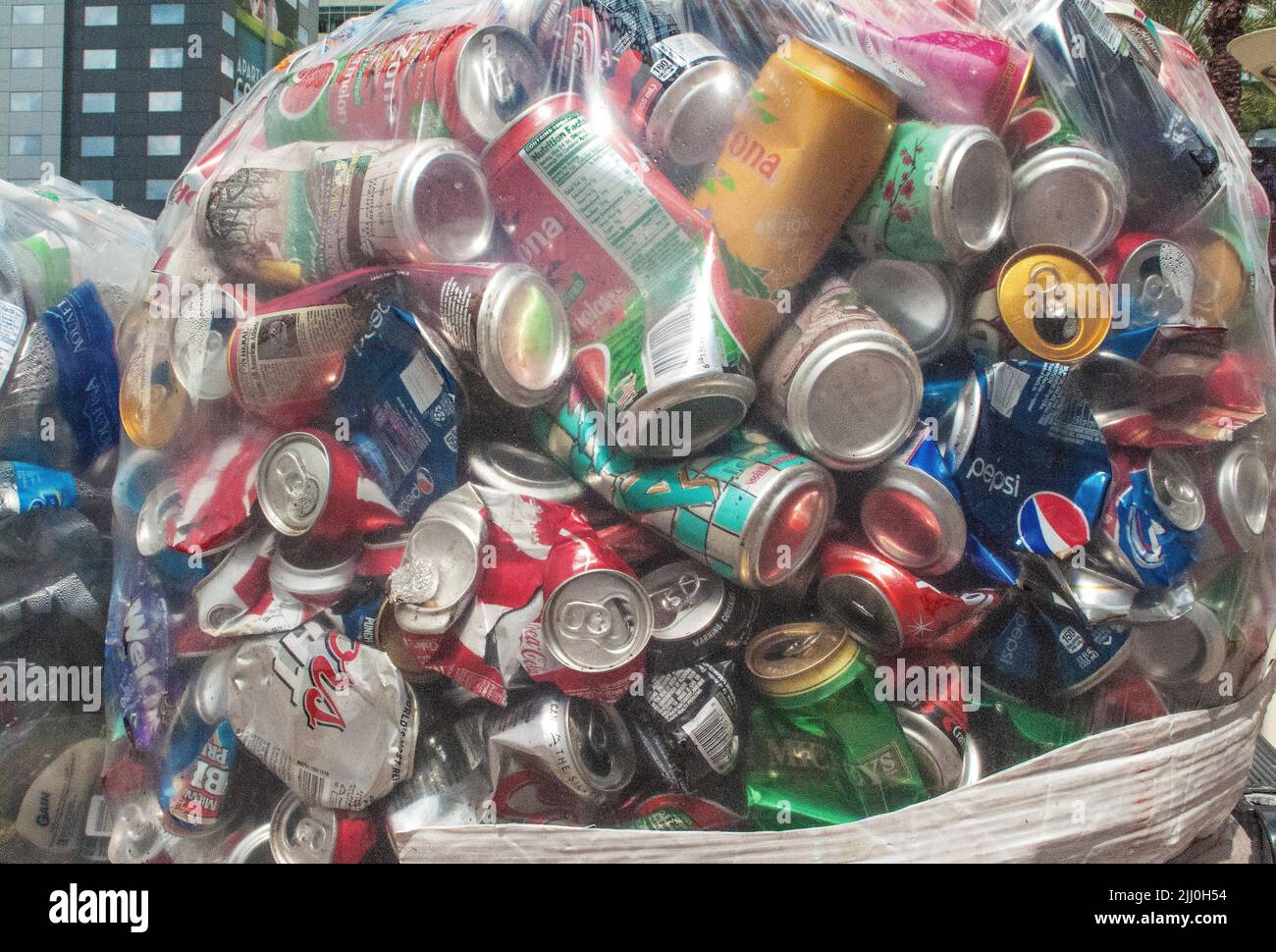 latas de soda recolectadas para el reciclaje Foto de stock