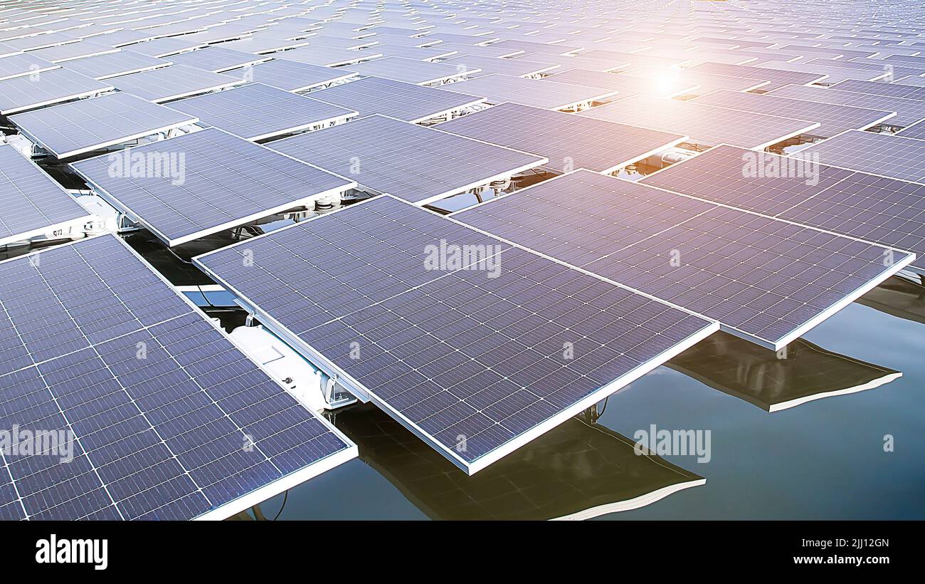 concepto de energía renovable de la estación solar flotante. Foto de stock