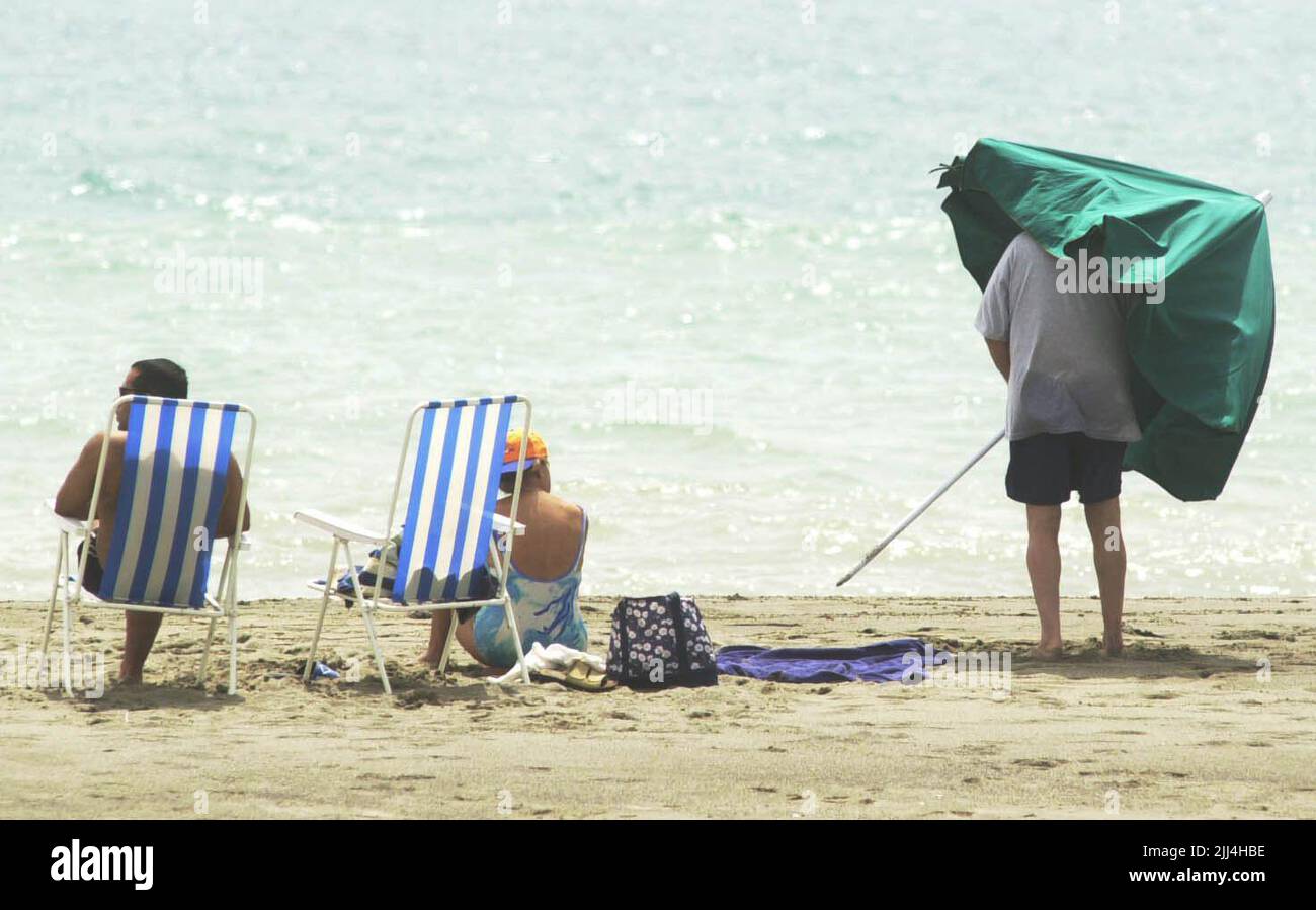 Foto del expediente fechada el 31/07/01 de los turistas en Torremolinos en la Costa del Sol. Los turistas británicos que viajan con rumbo a las vacaciones escolares encontrarán probablemente los mejores precios en Bulgaria y Turquía. Sunny Beach, Bulgaria y Marmaris, Turquía son el conjunto más barato de 16 populares centros turísticos europeos, según el Informe anual de viajes de la oficina de correos de viaje de dinero familiar vacaciones. Fecha de emisión: Sábado 23 de Julio de 2022. Foto de stock